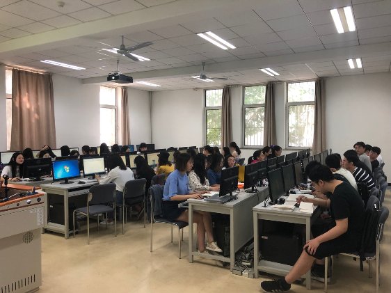 云課堂走進(jìn)高圓圓母校，帶來(lái)不一樣的計(jì)算機(jī)機(jī)房